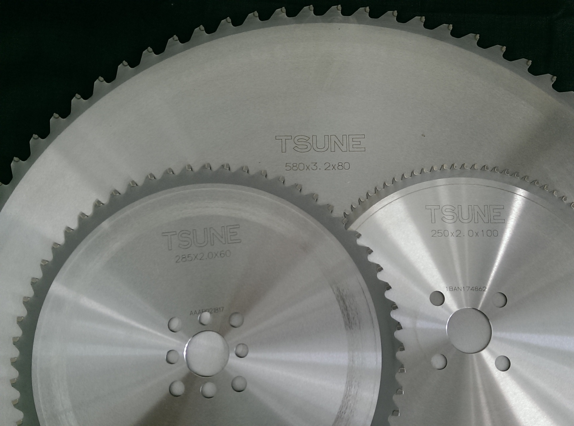 TSUNE carbide-tipped saw blades in multiple diameters